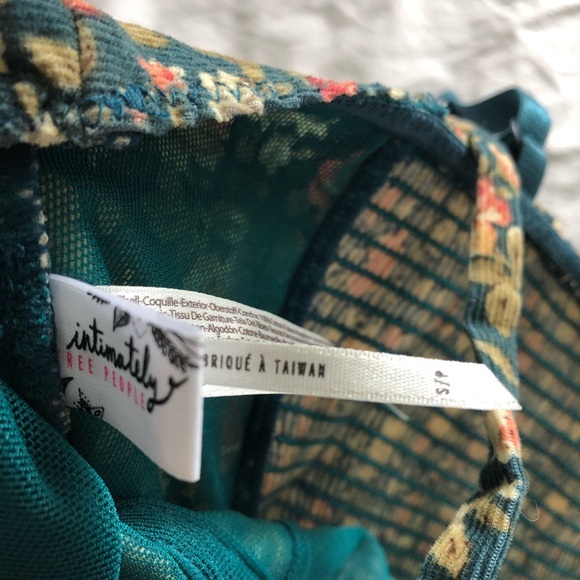 Free people layering, crop top, bustier/bra top - Picture 2 of 3